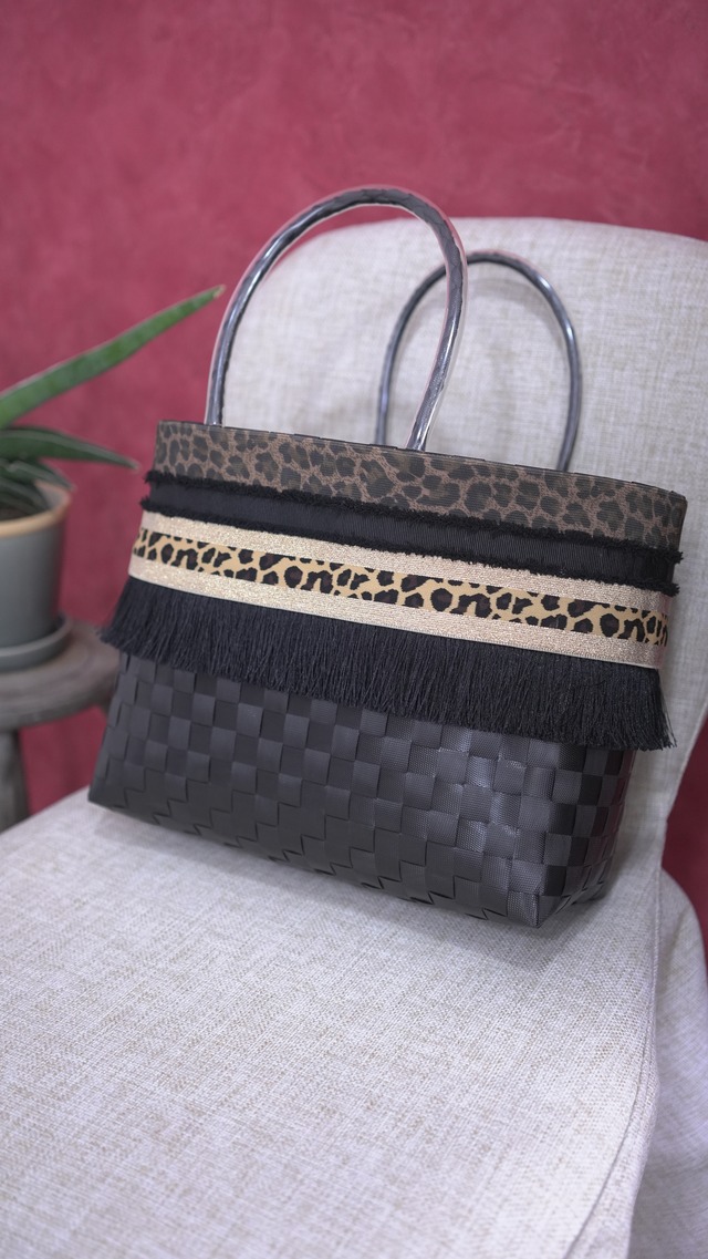 トリプルフリンジミディアムショルダーM7500円 NUNOMAMAモデルすべて手作りですので納期が1か月デザインが多少変わる場合もあります。