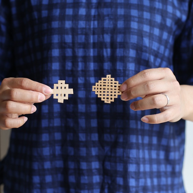 Waffle brooch small / ワッフルブローチ⼩