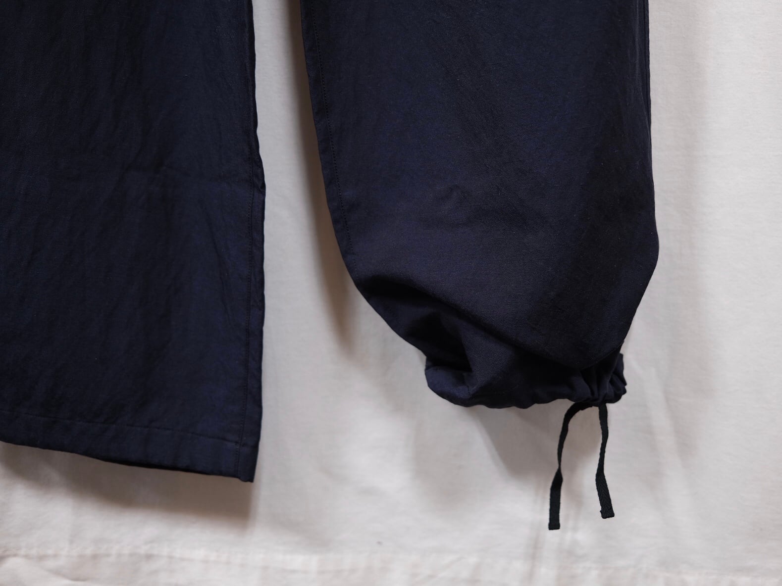 ULTERIOR”WASHED CHAMBRAY GABARDINE MIL-PANTS NAVY” | Lapel online