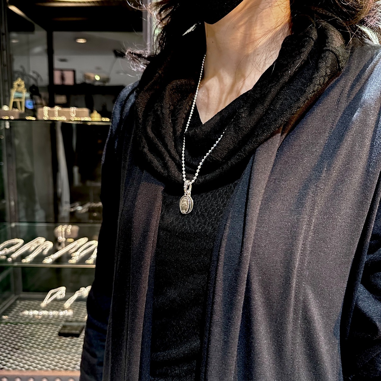 MEDAL with CUT OUT FLOWER NECKLACE / メダイウィズカットアウトフラワーネックレス