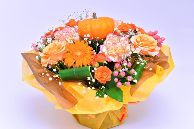 お待たせしました ふわふわブーケ7色入 ロマンチックかすみ草 いわい生花 Base店