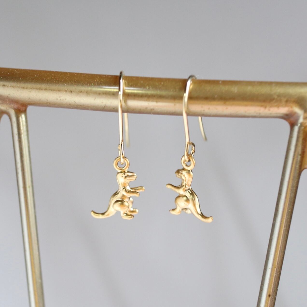 【ピアス・イヤリング】ティラノサウルス×クリスタル