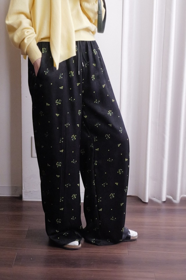 flower satin print pants black