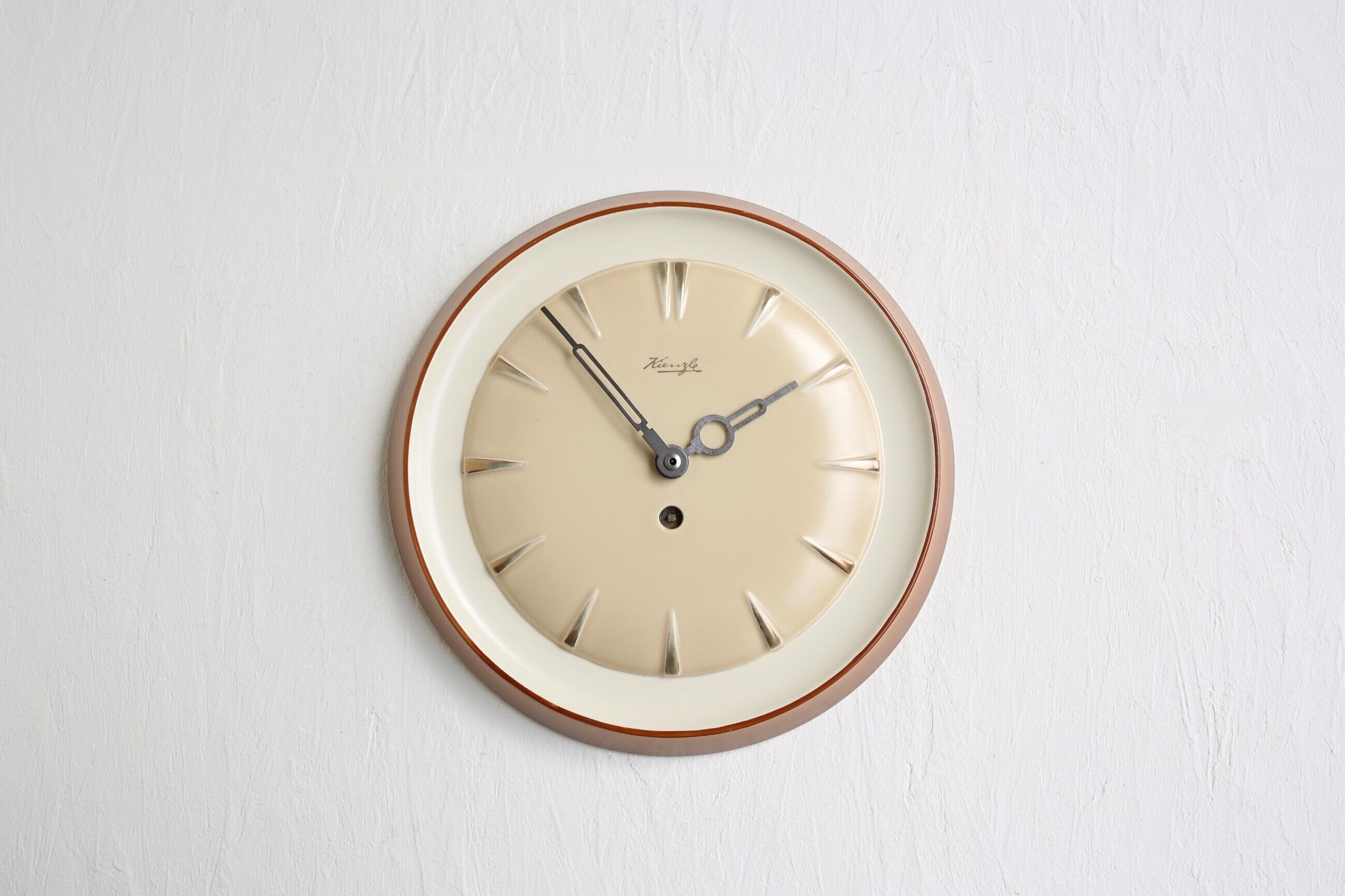 ドイツ アンティーク ヴィンテージ KIENZLE キンツレ 陶器 掛時計 ブラウン ((単3電池式クォーツ交換済) N-04702