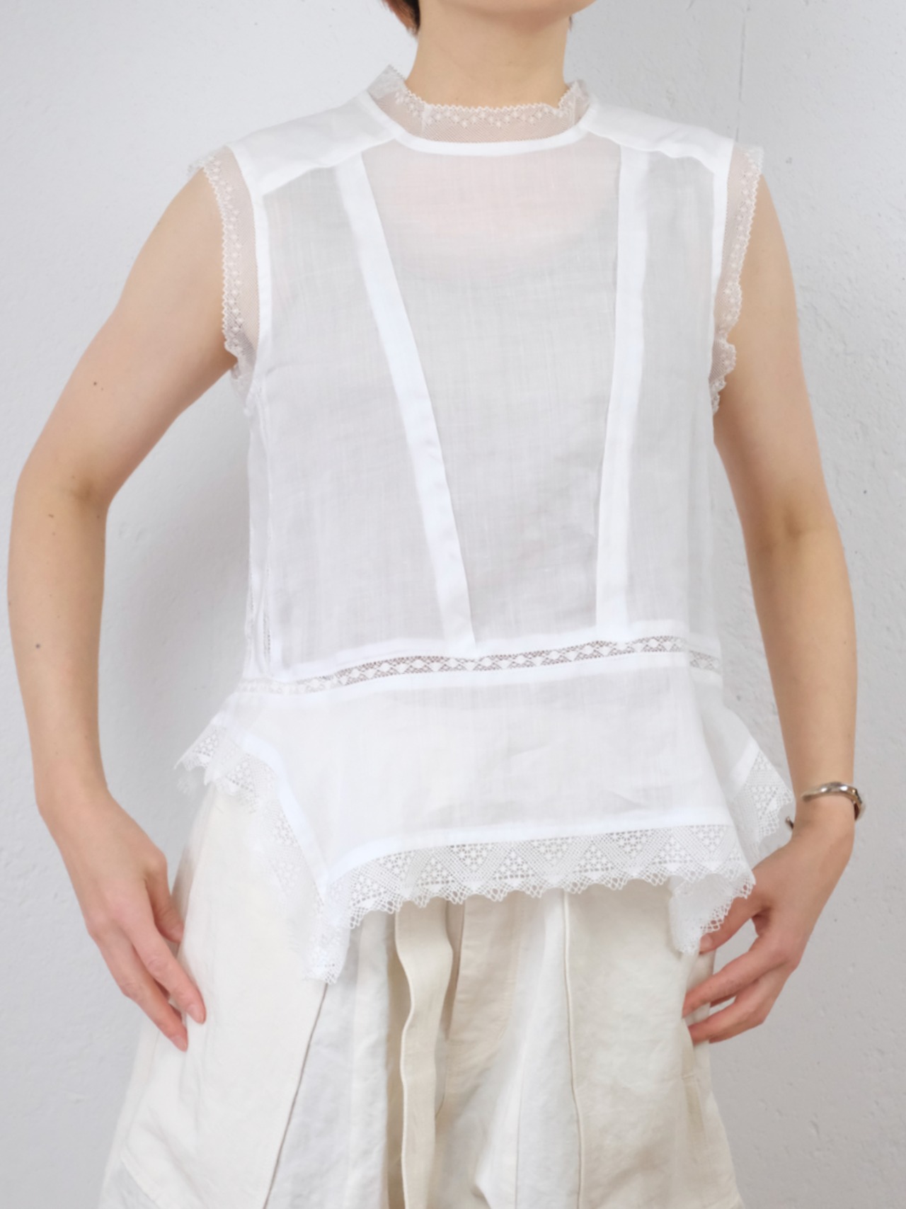 NativeVillage (ネイティブヴィレッジ) No.6 寂静 スリーブレスレースブラウス（white）