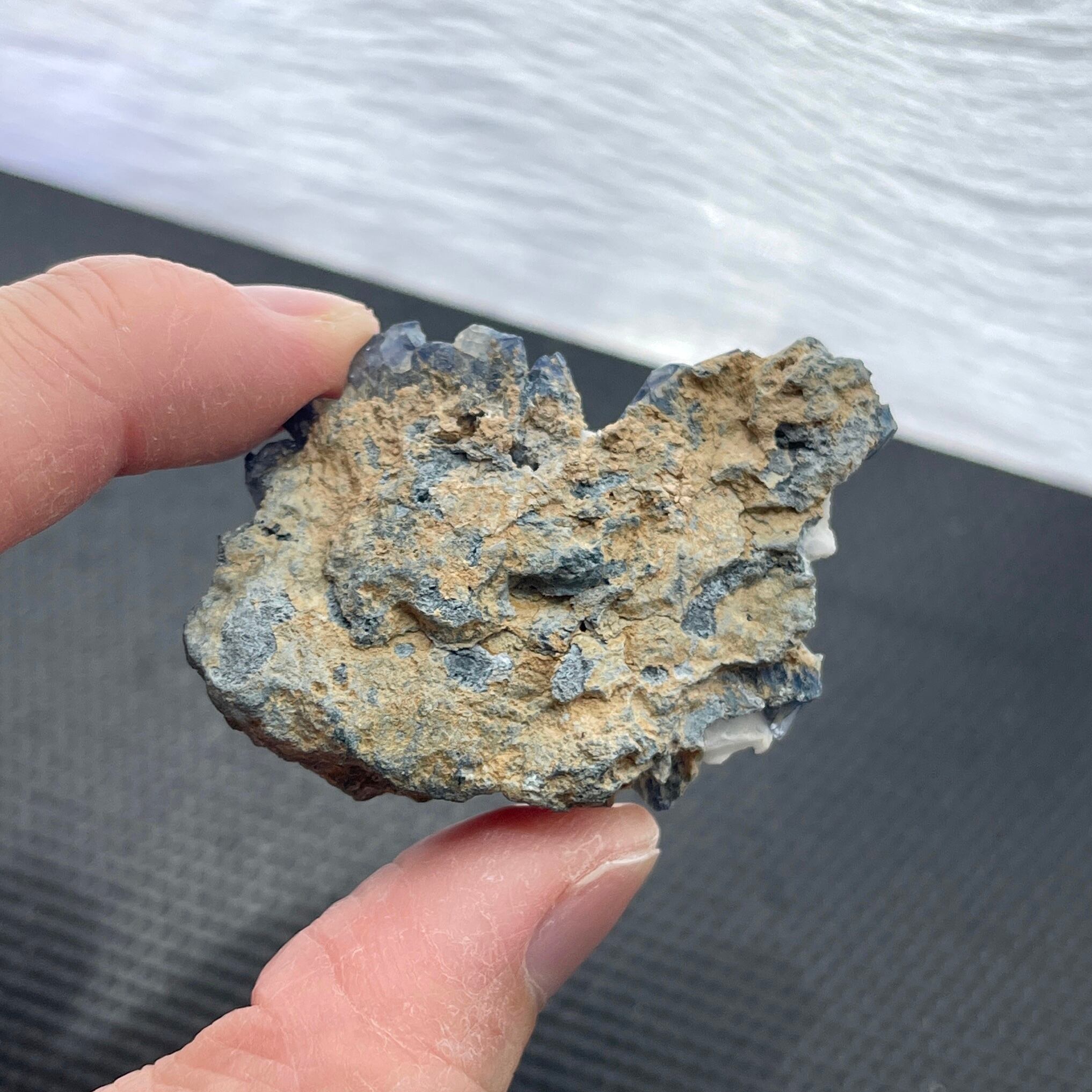 ベニトアイト【Benitoite】アメリカ産 | PEANUTS MINERALS