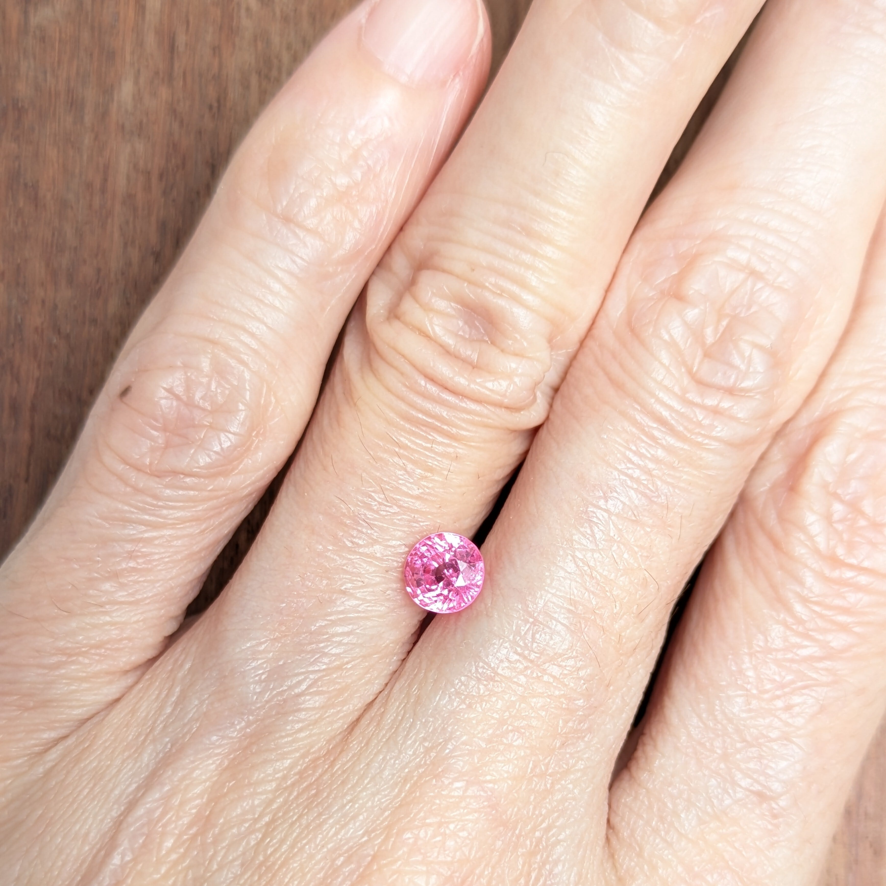 ホットピンクスピネル ルース ミャンマー・モゴック産【0.813ct