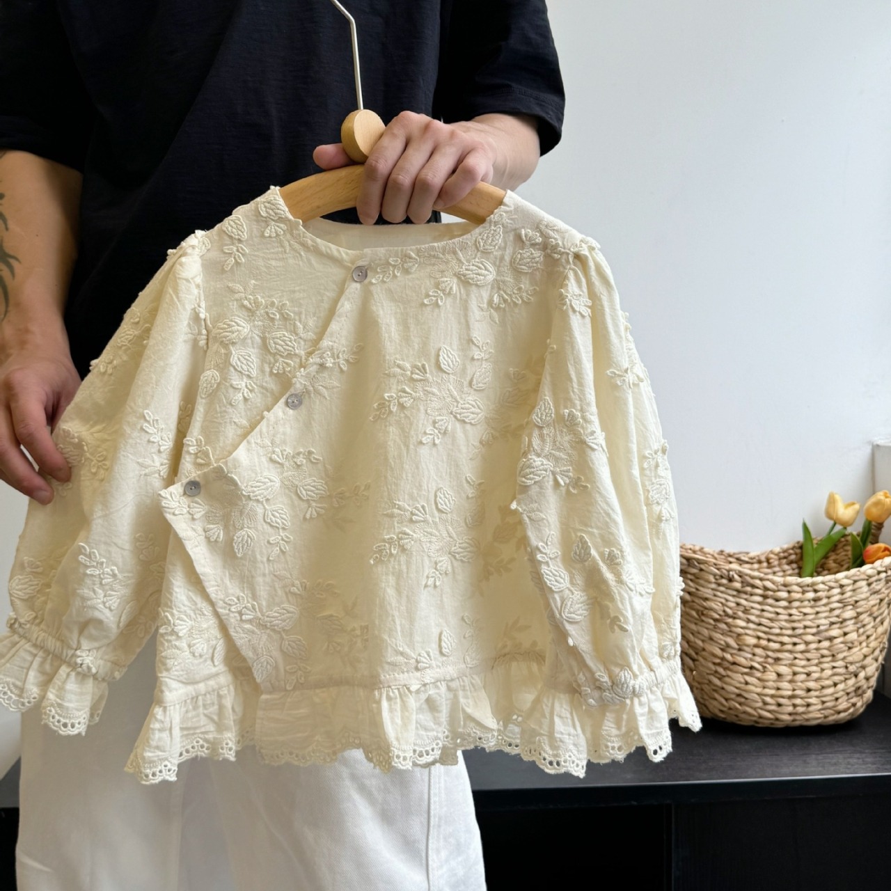 秋花刺しゅうレースブラウス