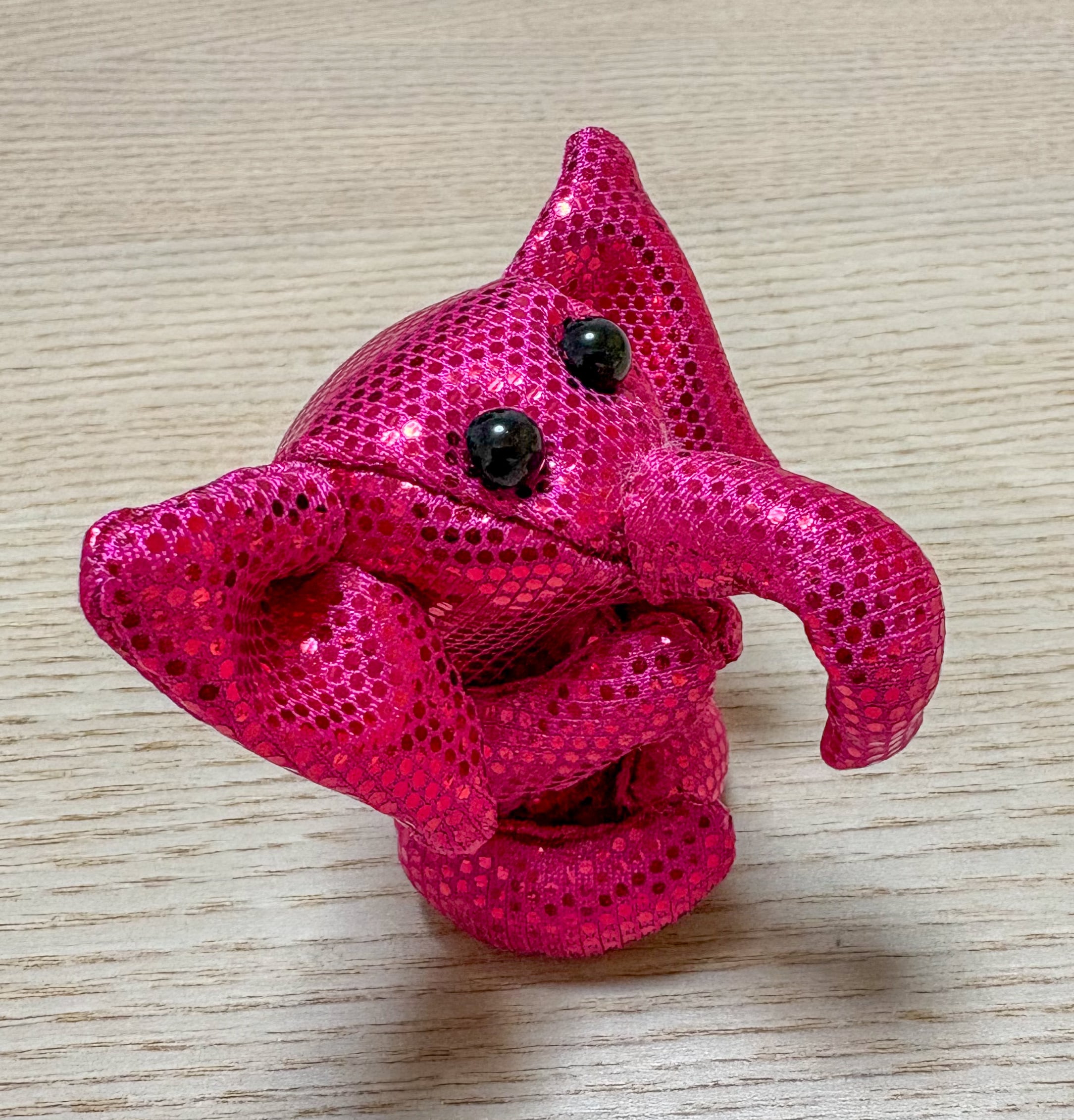 ピンクの象のぬいぐるみ