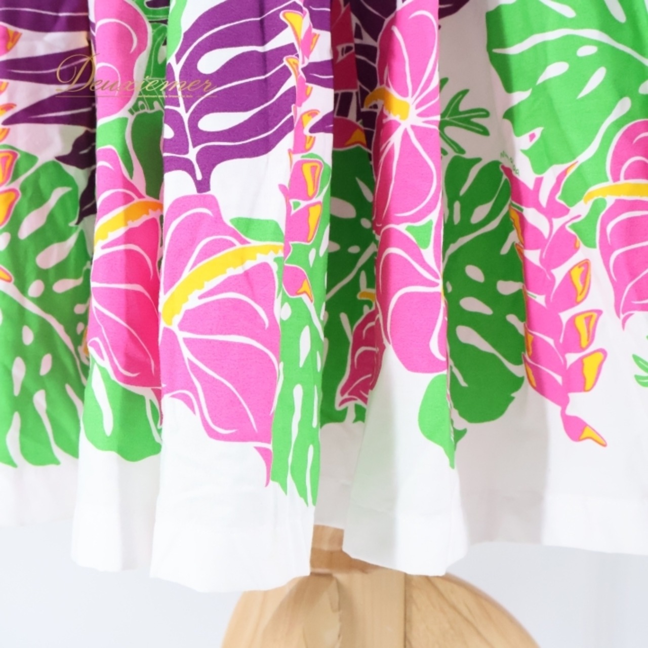 フラダンス 衣装 パウスカート エムエムジェイ ホワイト系 日本製 モンステラ柄 花柄 カラフル 鮮やか 明るい 華やか 可愛い ハワイアン アロハ ハワイアンプリント フラ ダンス レッスン 練習 パープル系 ピンク系 グリーン系