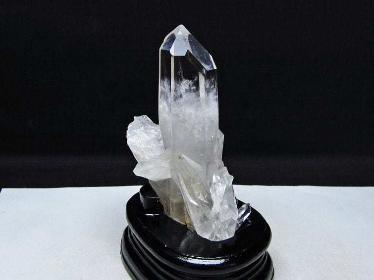 水晶 クラスター マダガスカル産 台座付属 水晶 原石 一点物 182-9379