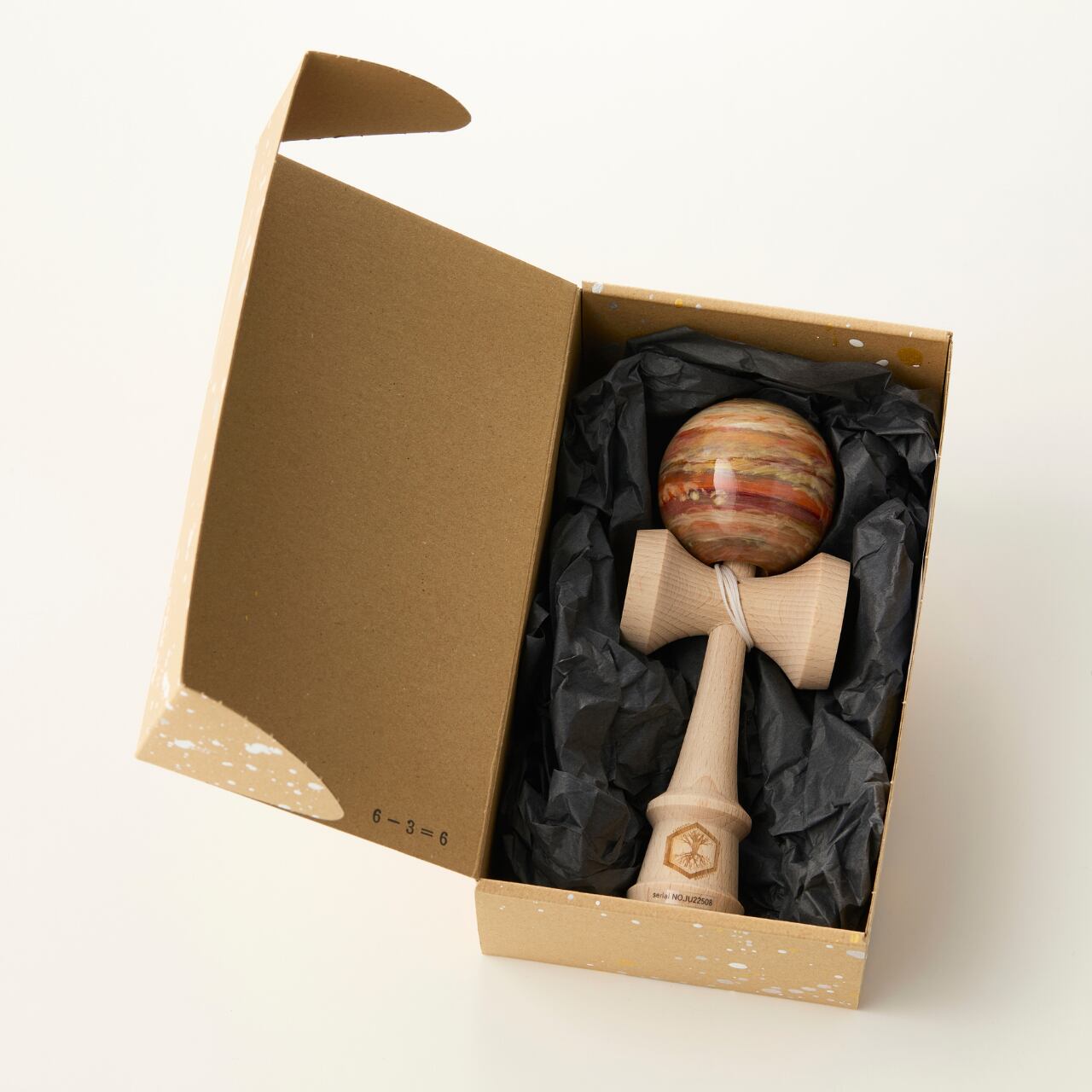 掌中の小宇宙 貝殻に蟹 達磨大師 根付 銘:光玉 【公式通販】