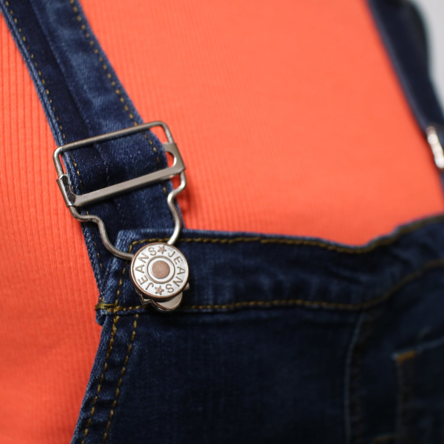 新品 ESICA デニムサロペット＋ブラウス ESICA/エシカ][SET]ラッフルカラーブラウス+デニムカーゴ