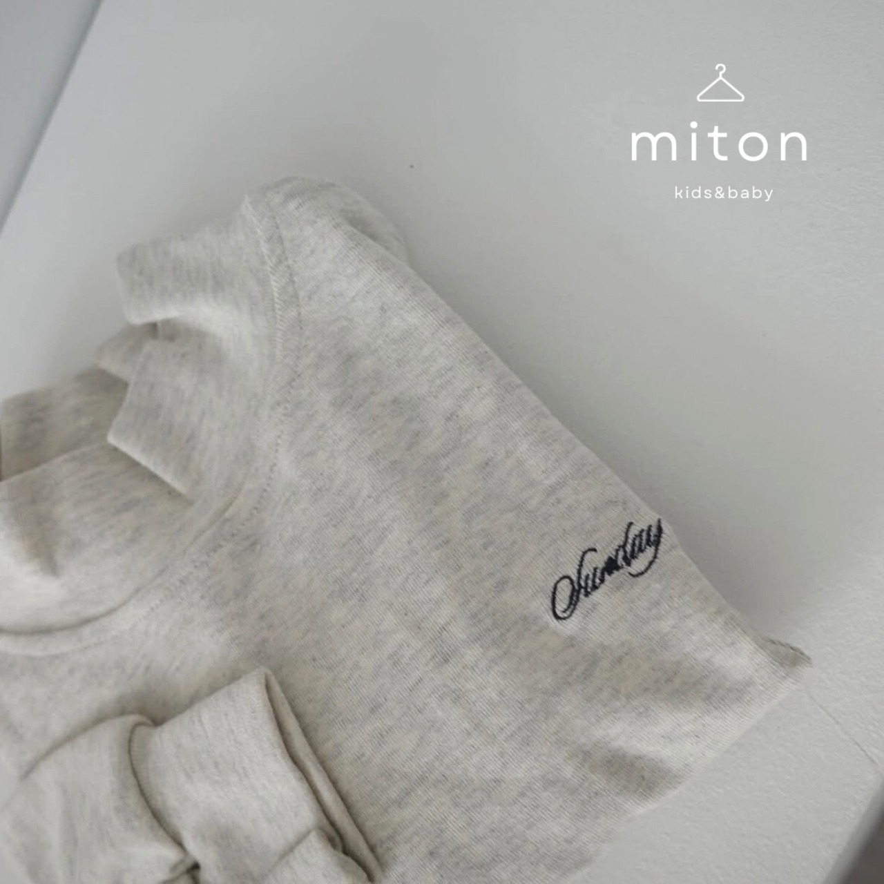 【original】soft neck tops