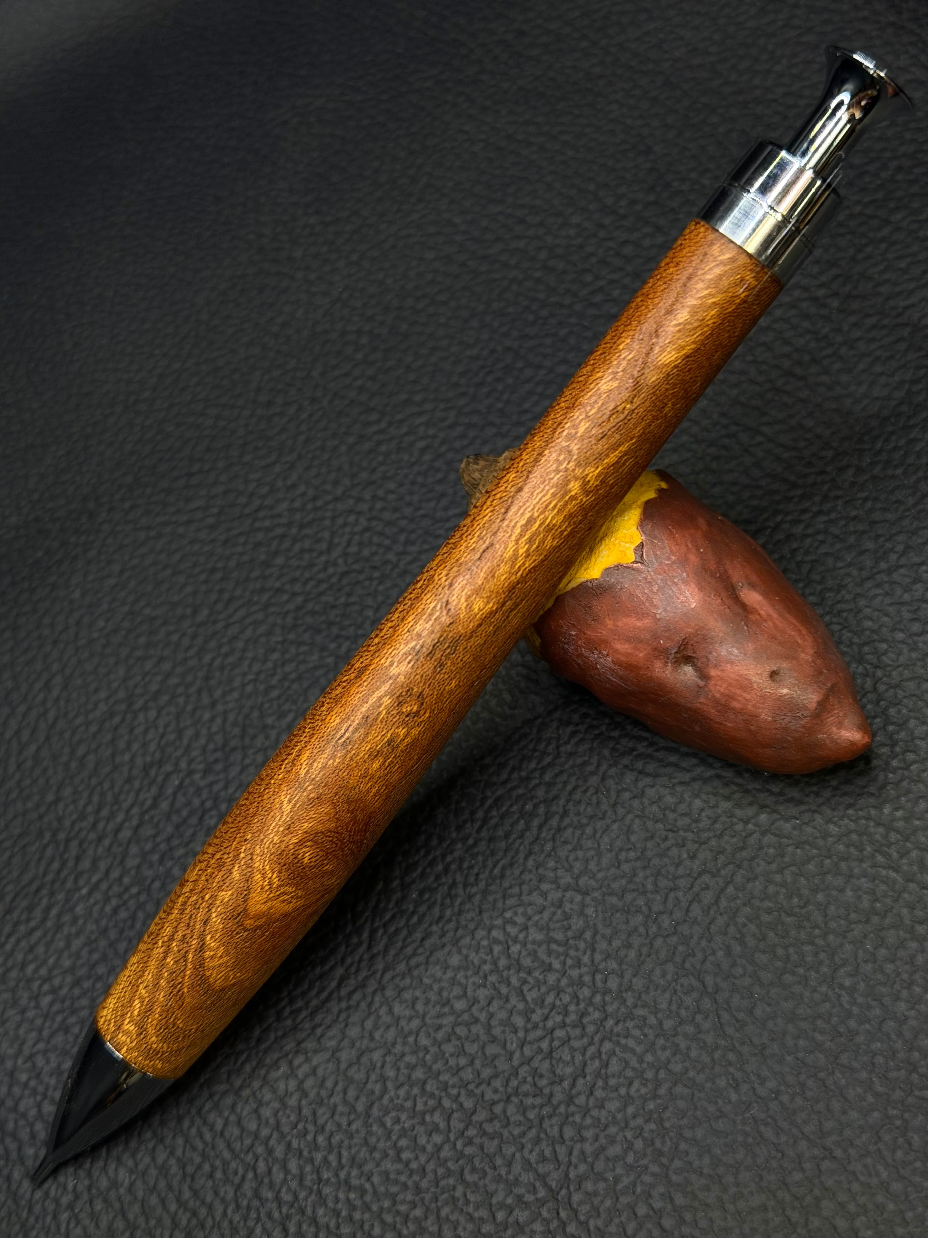 ◇櫟◇ 古美術品 玉杢製 刳り貫き筆立 21cm 筆筒 書道具 唐物骨董 [NA6