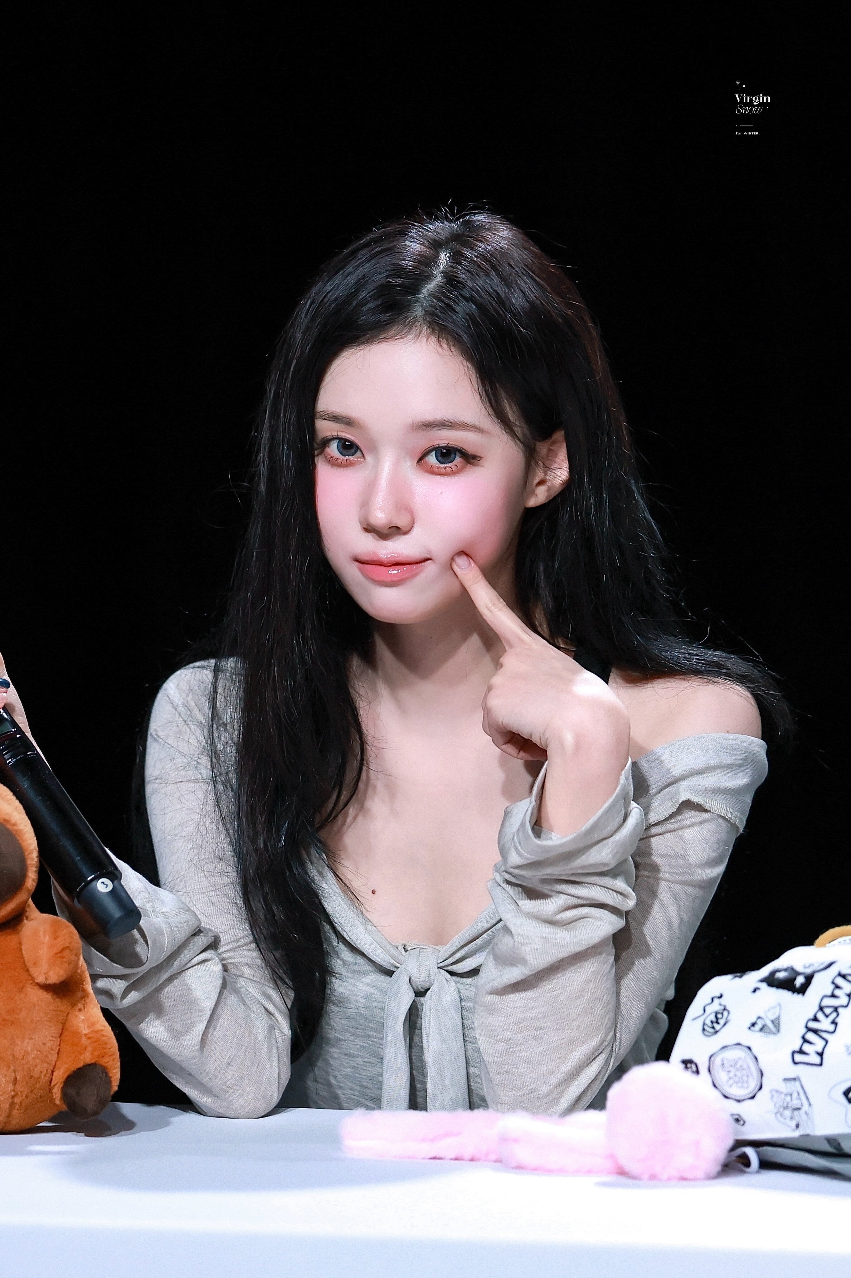 未使用　aespa ウィンター着用　ディーゼル　Dロゴ　シースルー　キャミソール 未使用 aespa ウィンター着用 ディーゼル Dロゴ シースルー