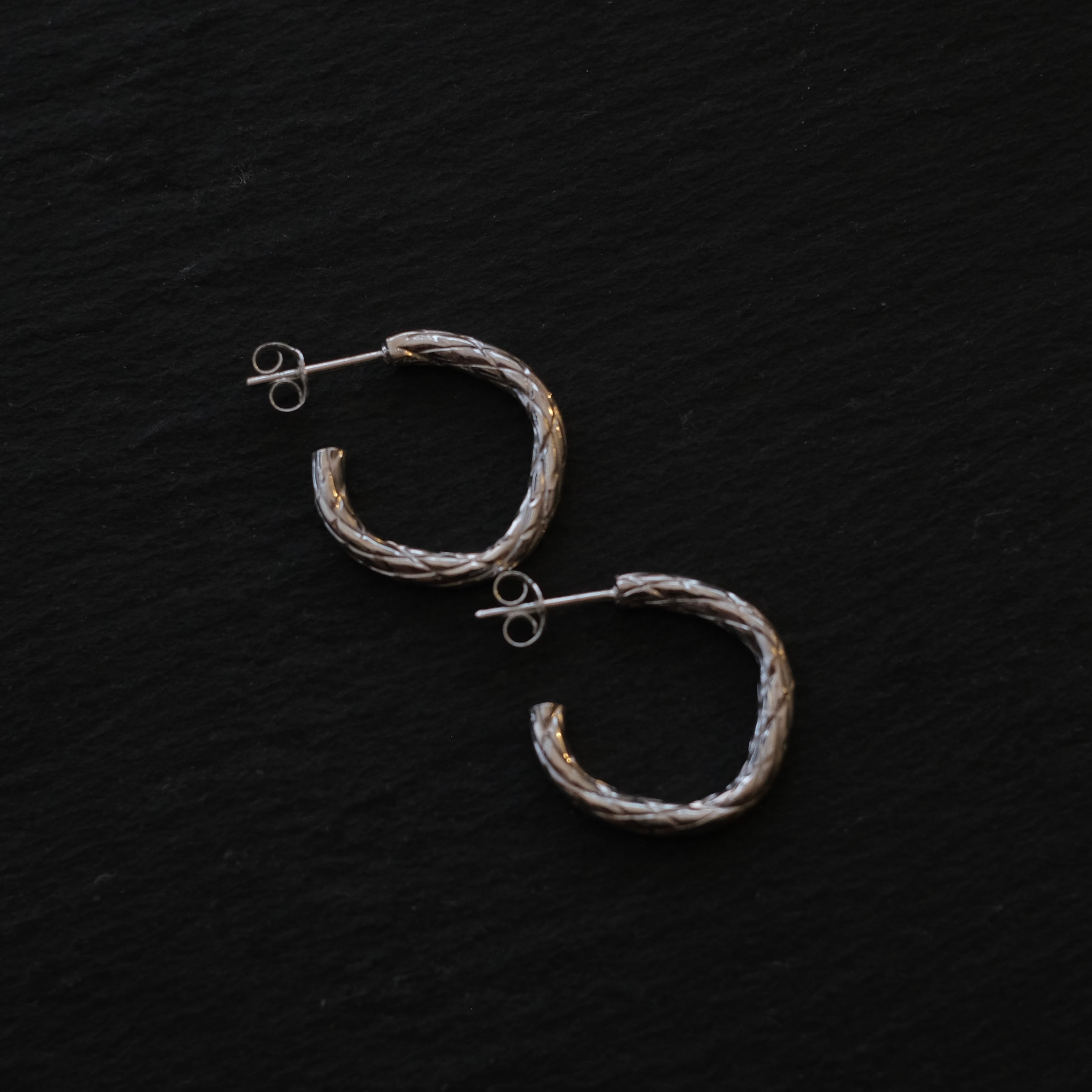 シルバー925 silver キルティングデザインスクエアフープピアス/軽研磨仕上げ/両耳