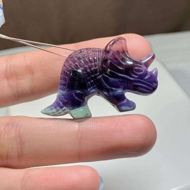 1.恐竜・トリケラトプス☆フローライトペンダントトップ