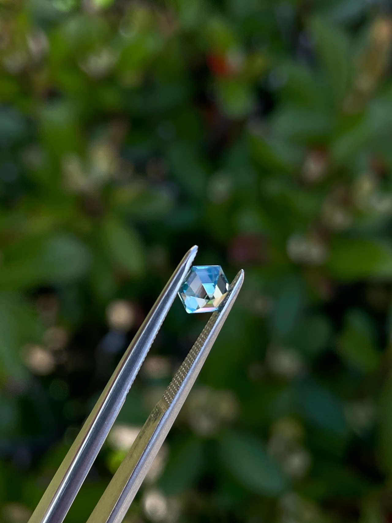 ヘキサゴンカット ブルージルコン 4.6-5.1mm, カンボジア産