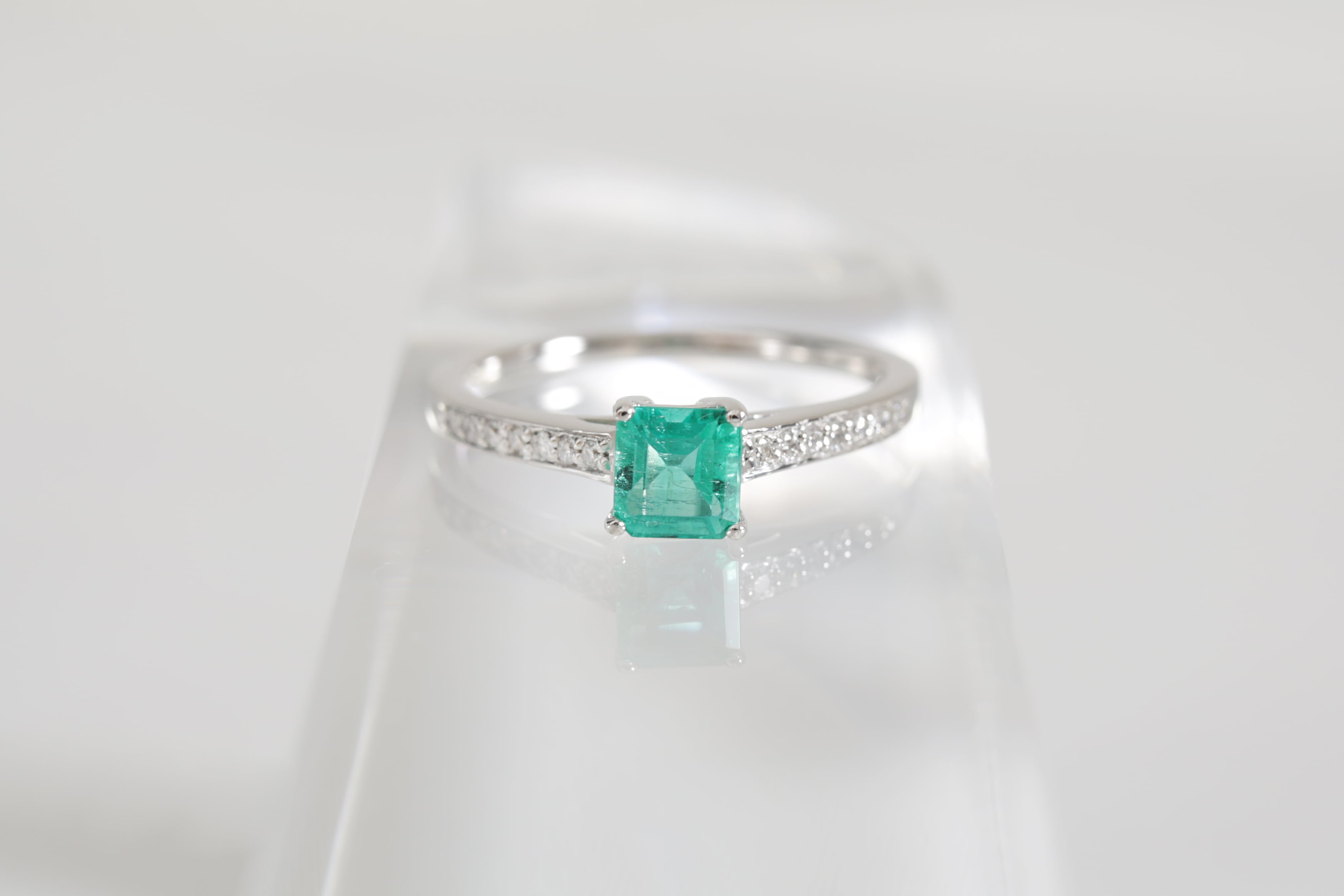 天然 エメラルド リング プラチナ 4.88ct D 0.91ct