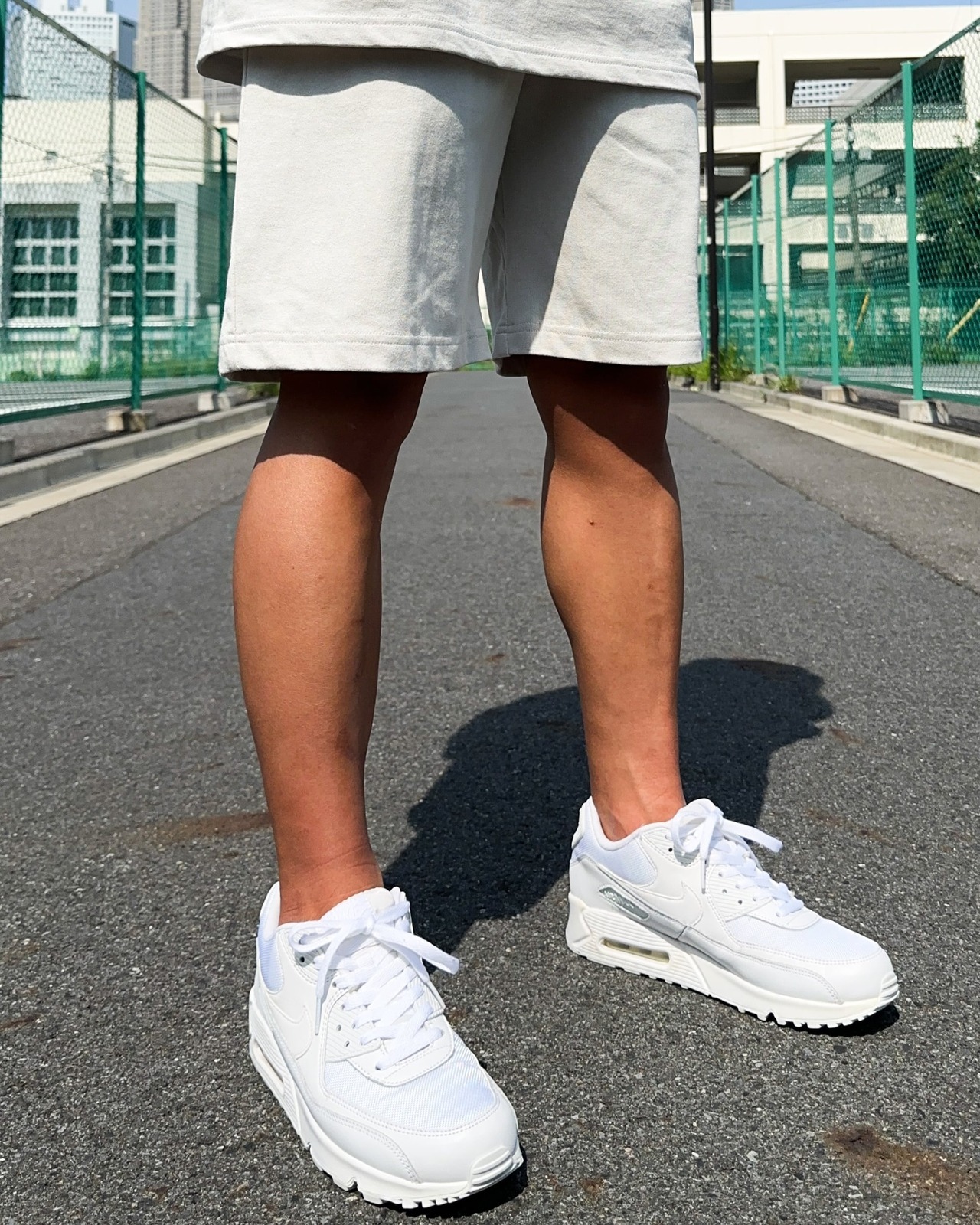 PINEAPPLE MAGNUM WEIGHT EASY SHORTS - FROST GRAY