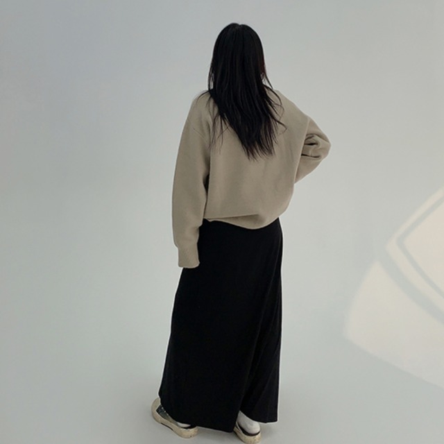 logo embroidered crew neck knit　ロゴ刺繍クルーネックニット　J1571