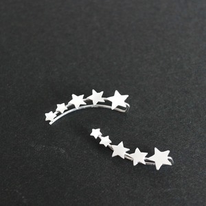 アシンメトリーな星シルバーイヤーカフ