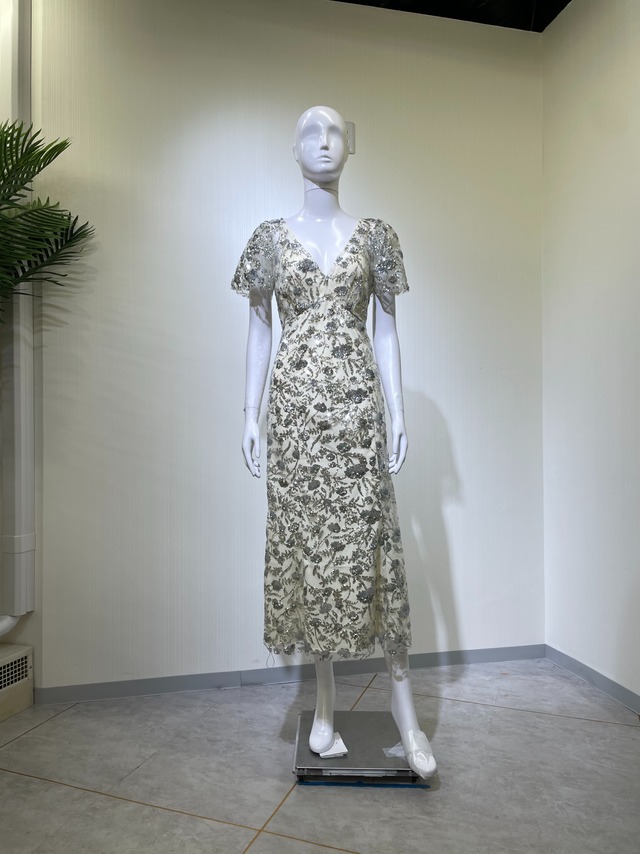 【新品DRESS 582】スパンコール 花柄 レース ラグジュアリー セミフレア ミモレ丈 ロングドレス シルバー インポートドレス 海外ドレス【Self-Portrait】