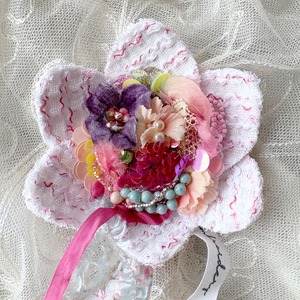 コサージュ ブローチ No.80　Corsage Brooch No.80　ハンドメイドアクセサリー　一点もの