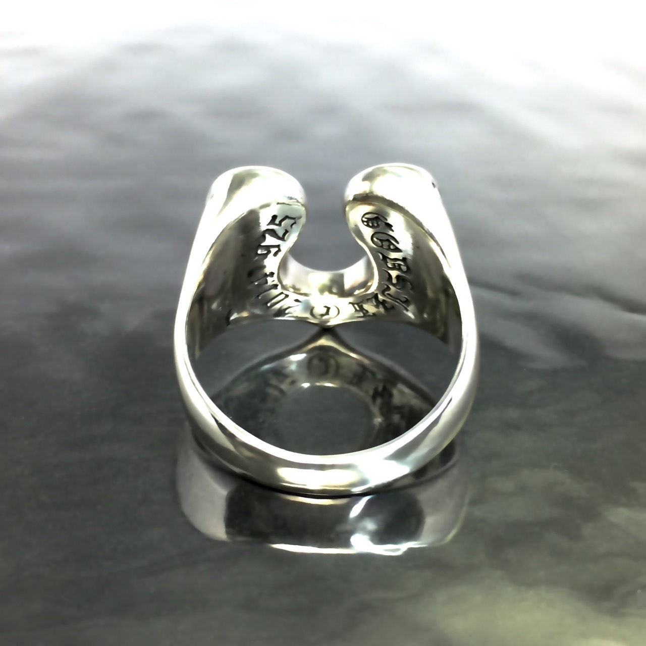 RHYTHMIC HORSESHOE RING with BLACK DIAMOND / リズミックホースシューリング・ブラックダイヤモンド