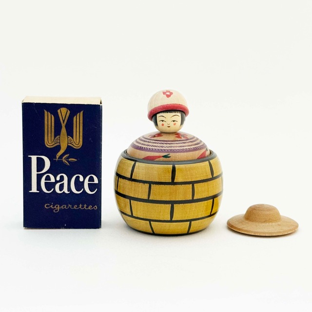 遠刈田系 / 六郷仁美工人（帽子着せ替え蓋物えじこB）