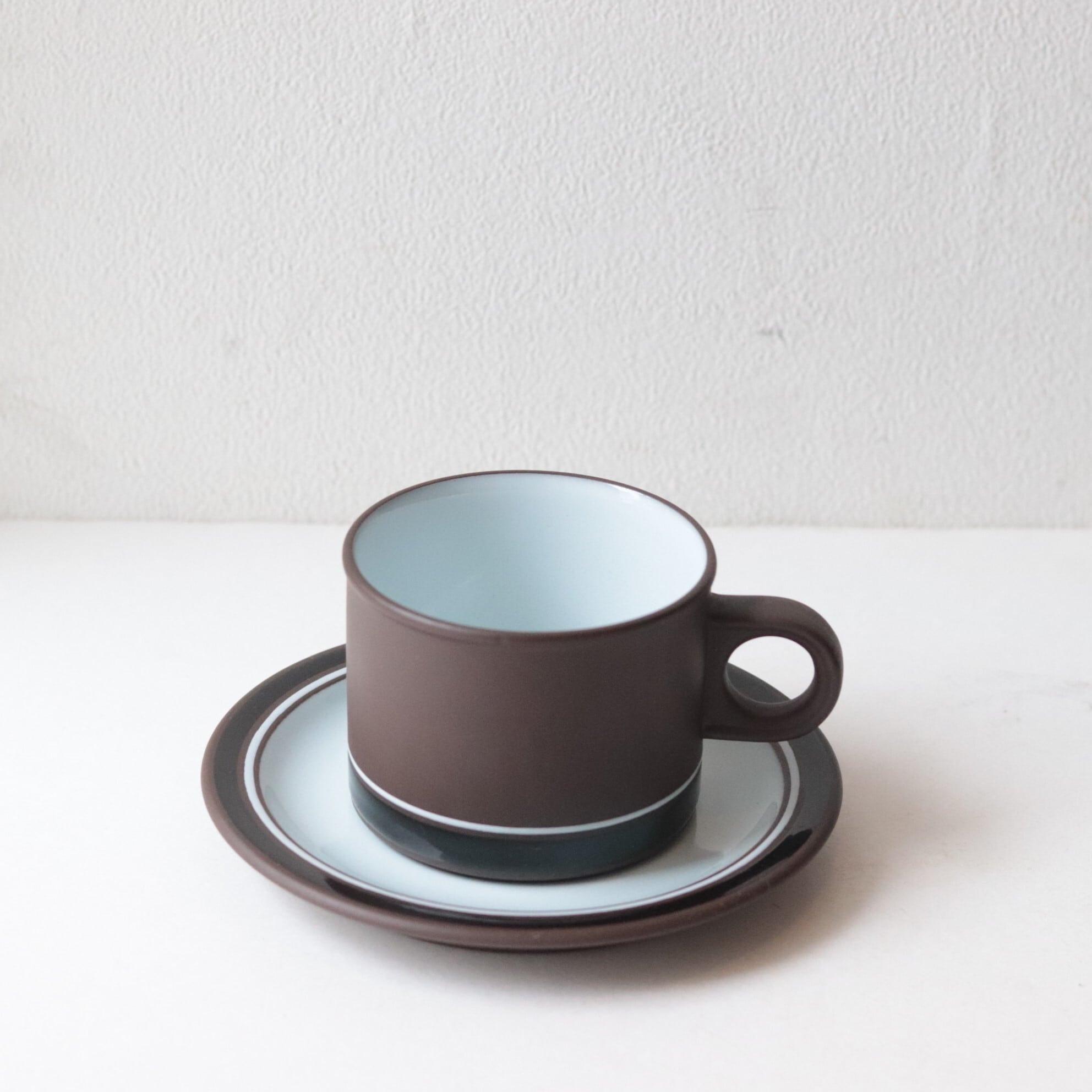 【食器・一点もの】HORNSEA Contrast マグ&ソーサー 青白磁