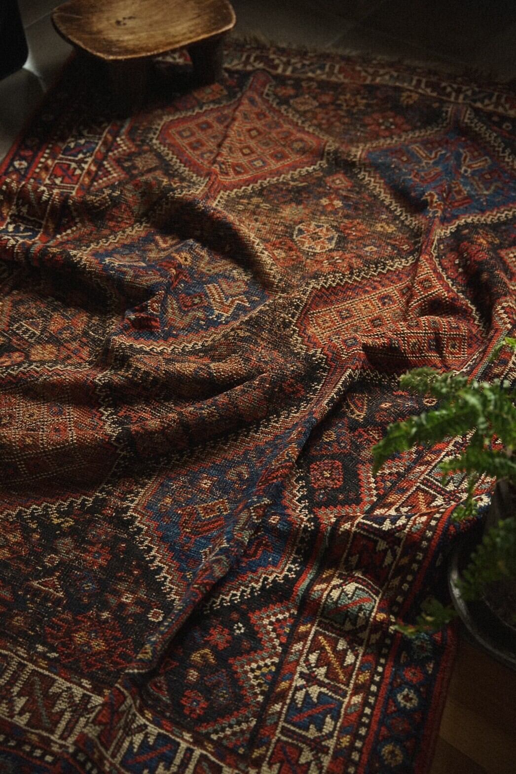 900 -Semi Antique Khamse rug | 手織りのヴィンテージラグ専門店