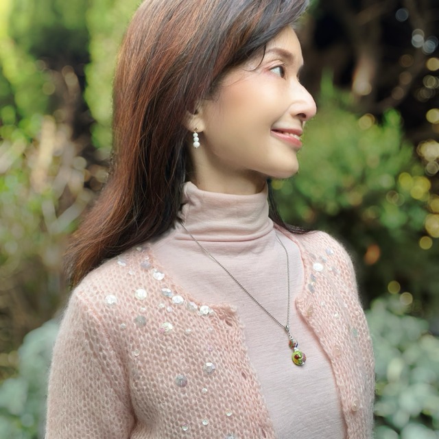 花とてんとう虫のネックレス