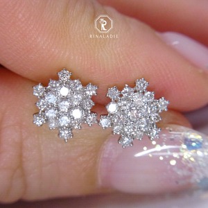 Pt950天然ダイヤモンド雪の結晶【スノーフレーク ダイヤモンドピアス】