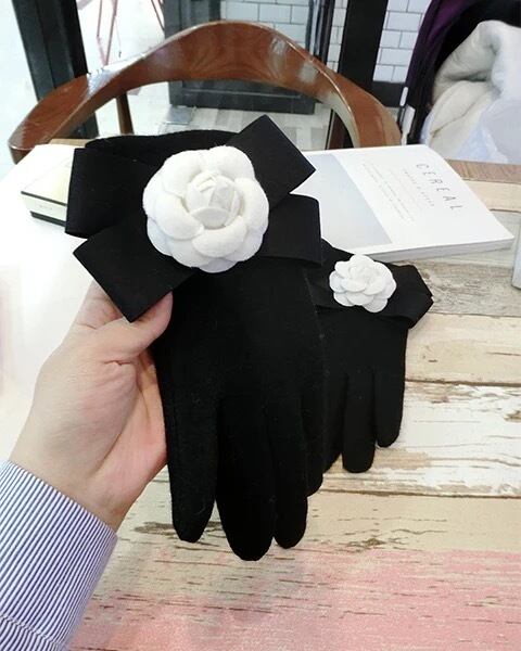 手袋①】カメリア リボン 手袋 黒 グローブ 花柄 シンプル スマホ