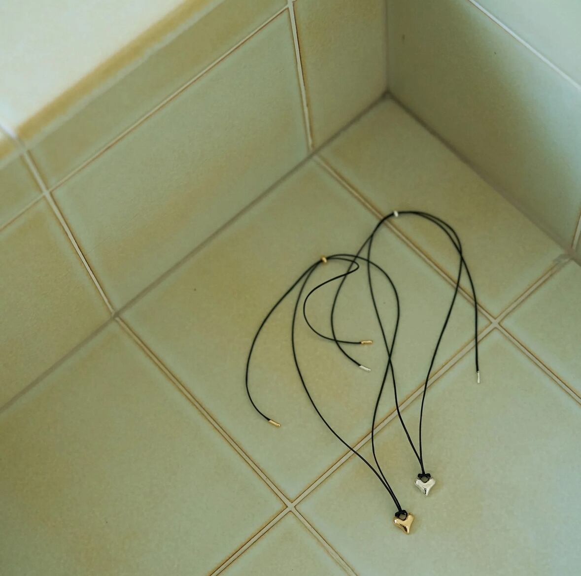 【 CHIGNON 】ニュアンスハートコードチョーカー