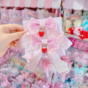 【C8】14-28いちごツインヘアクリップ