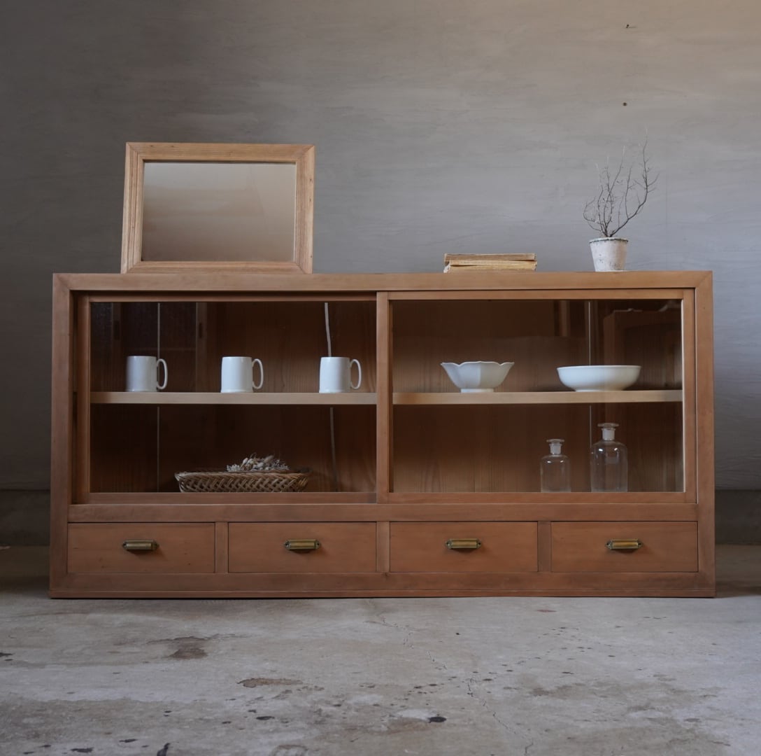 【HOLD】ガラス引き戸の食器棚