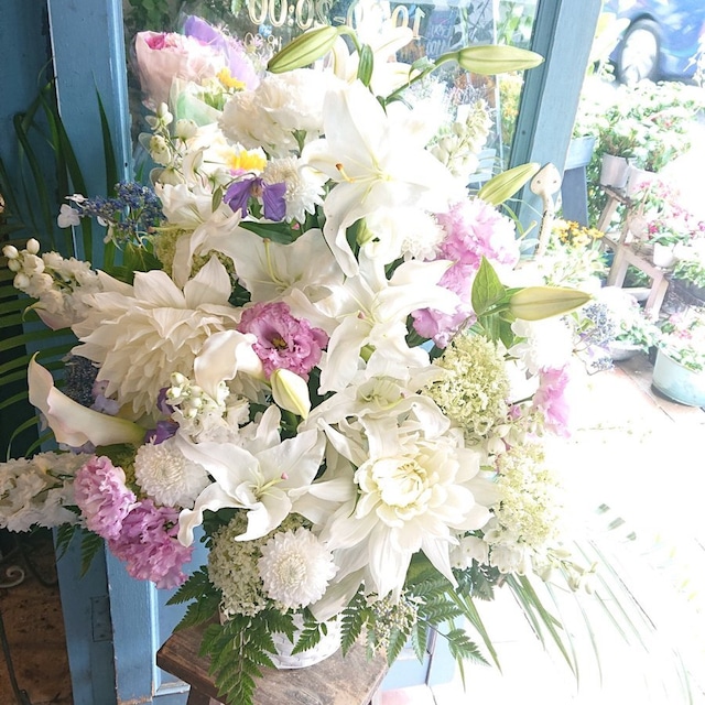 花 御供 カサブランカ フラワーアレンジメント 白紫 Lサイズ 枕花 仏花 法要 四十九日 周忌 回忌 命日 お供え