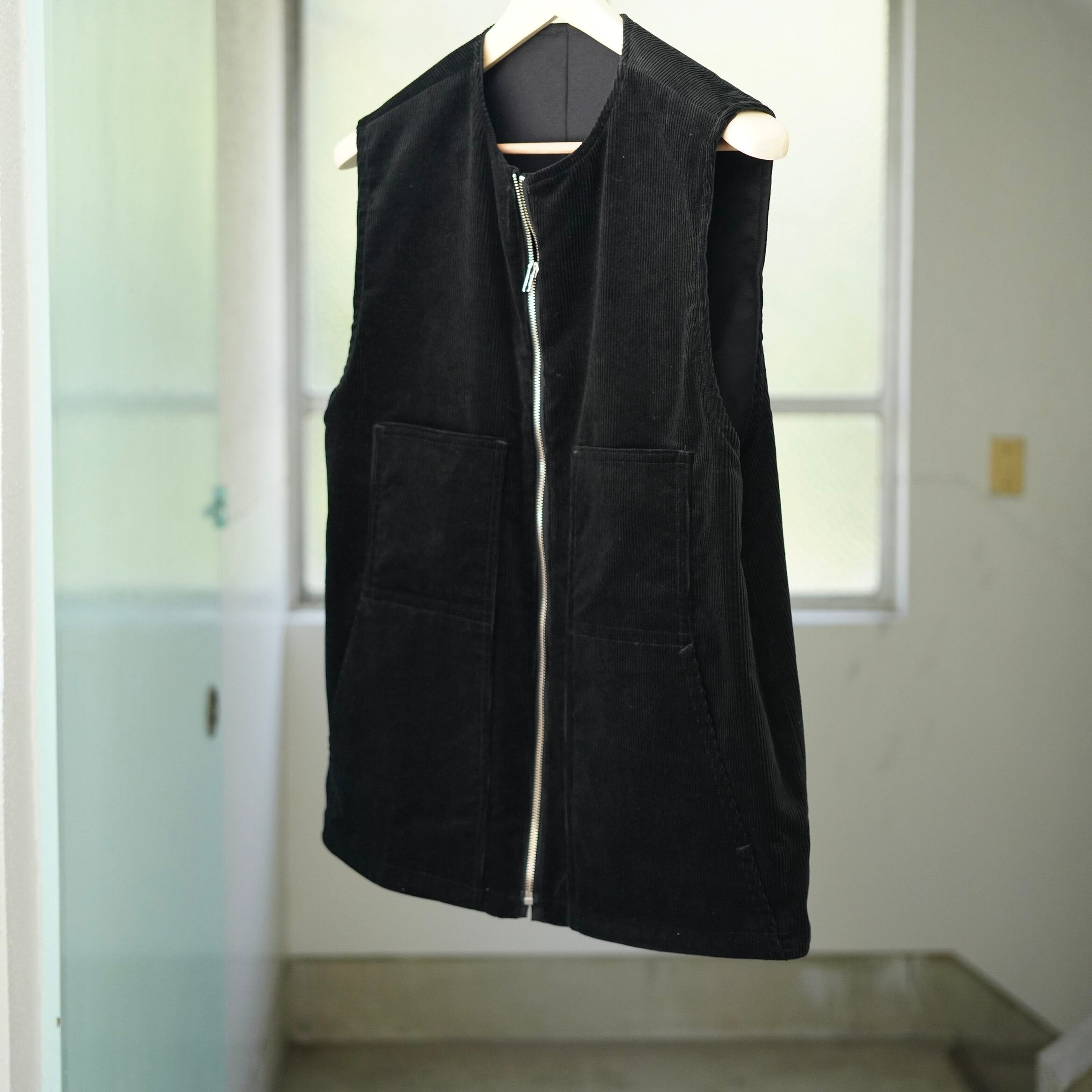 BISOWN (ビソウン) / CORDUROY × WO/CA REVERSIBLE VEST black