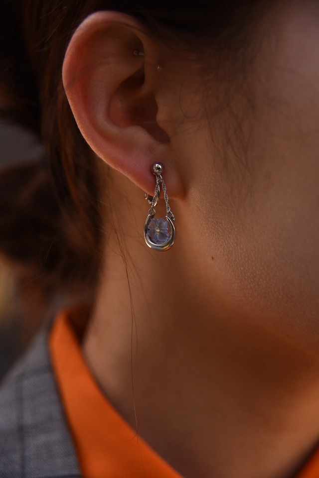Courreges / vintage blue flower design earrings.