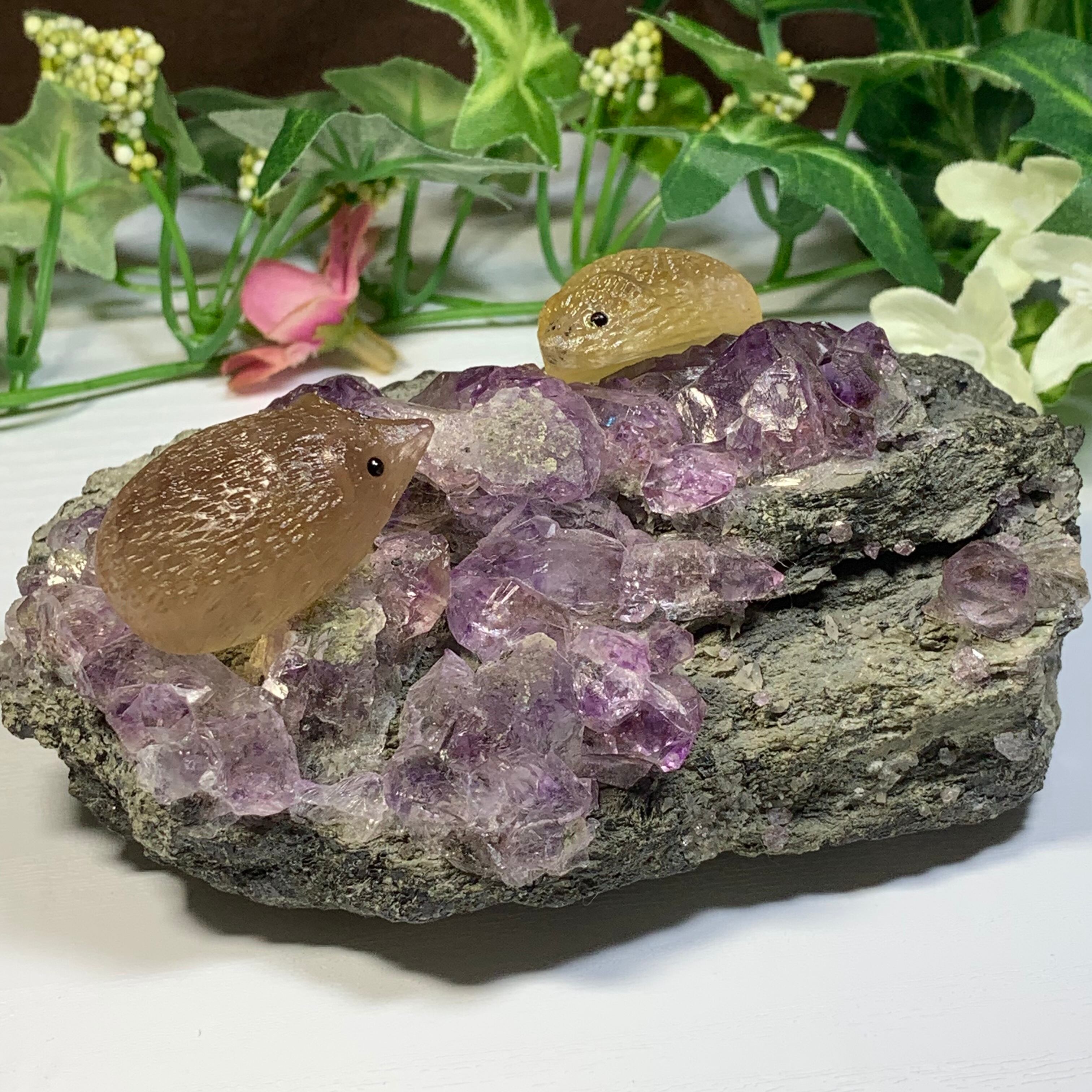 マハラシュトラ産アメジストクラスター×フローライトハリネズミ