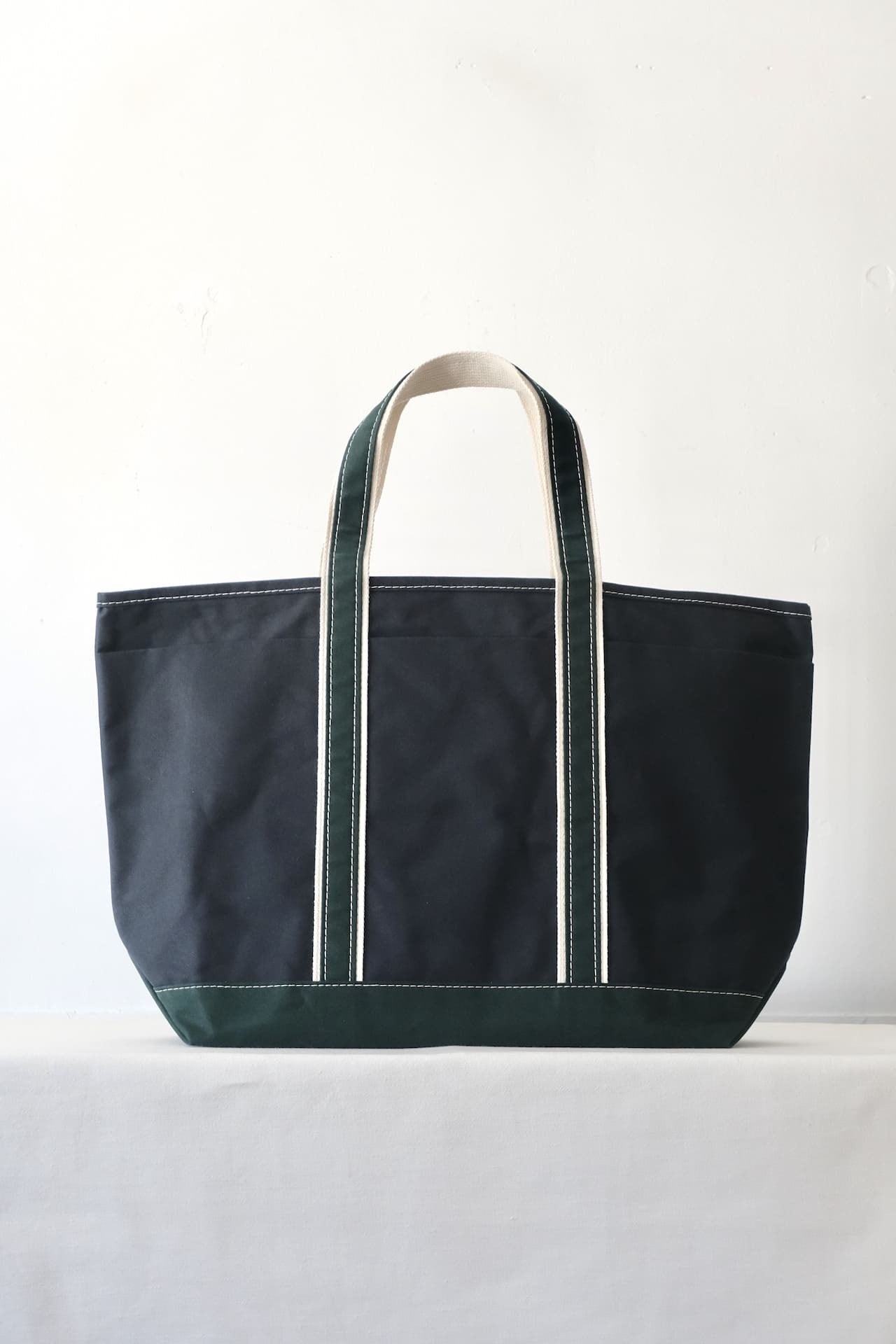 "Order Event" This is a(n) Base Field Tote L Navy/Forest Green,Navy/Red