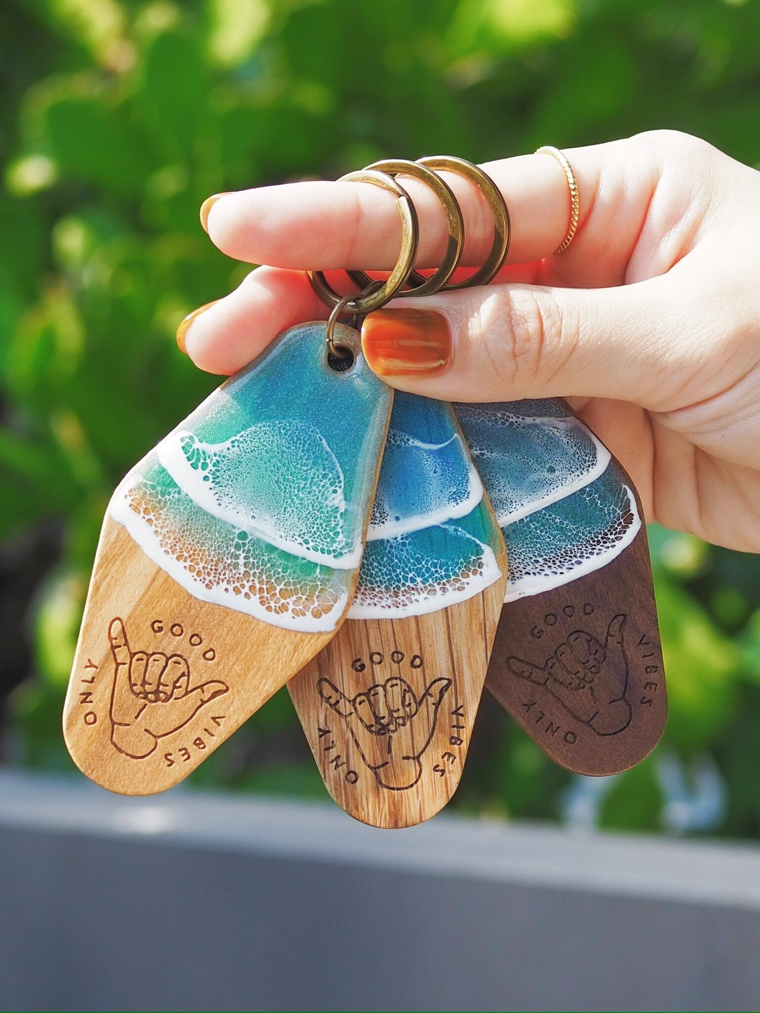 Wood×graduation wave resin motel key holder | ALOHA GLASS