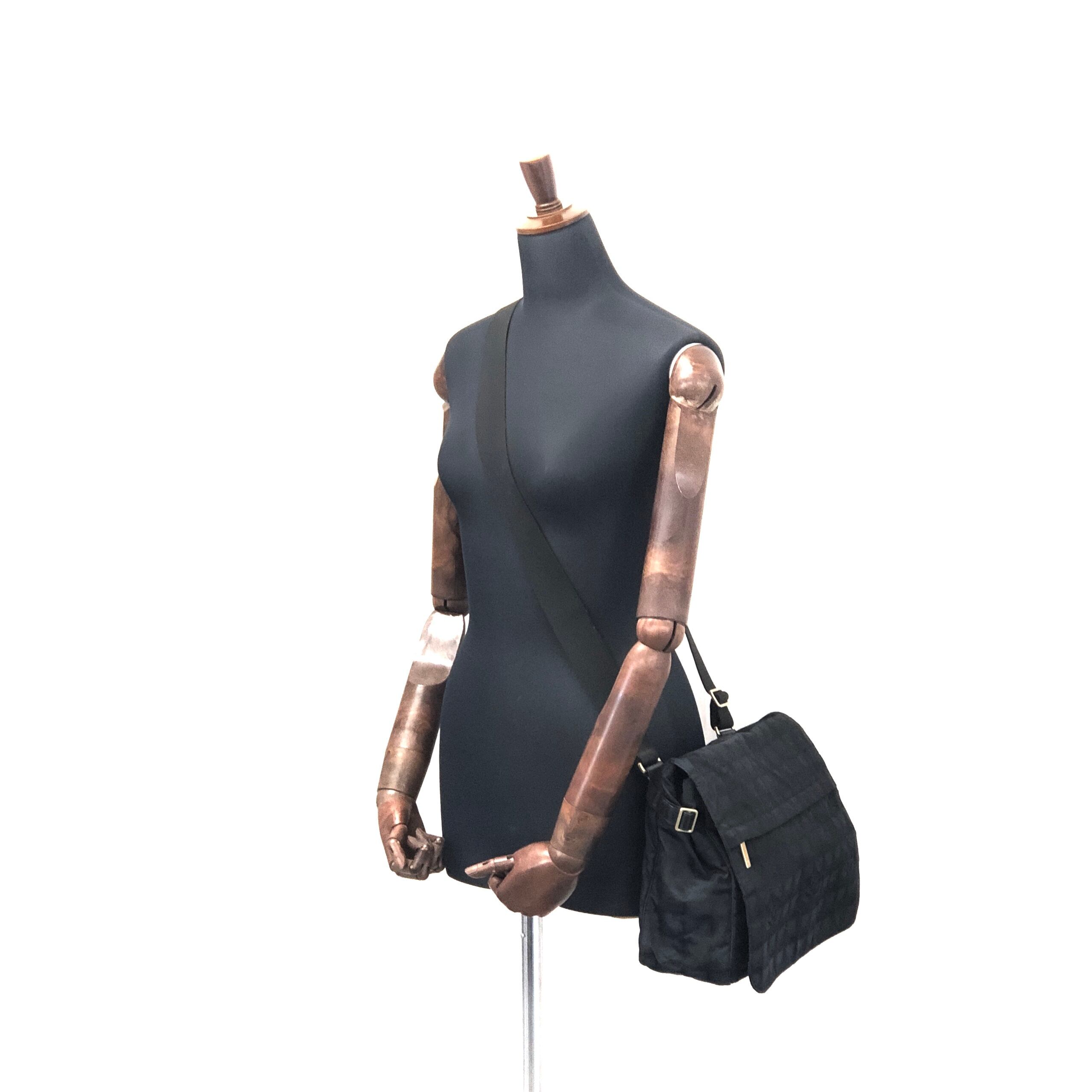 CHANEL シャネル ニュートラベルライン ナイロン ショルダーバッグ