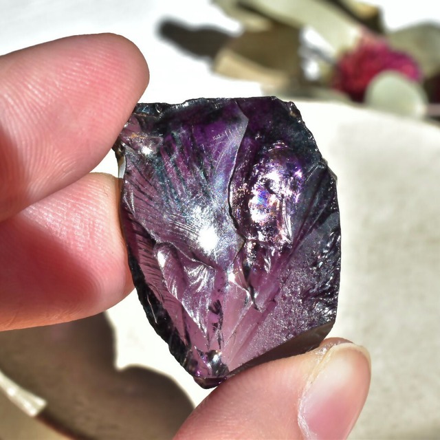 【レア色】インドネシア産 アンダラクリスタル 原石 魅惑のパープル
