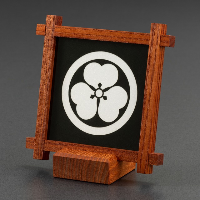 ［丸に片喰］組子細工の家紋パネル