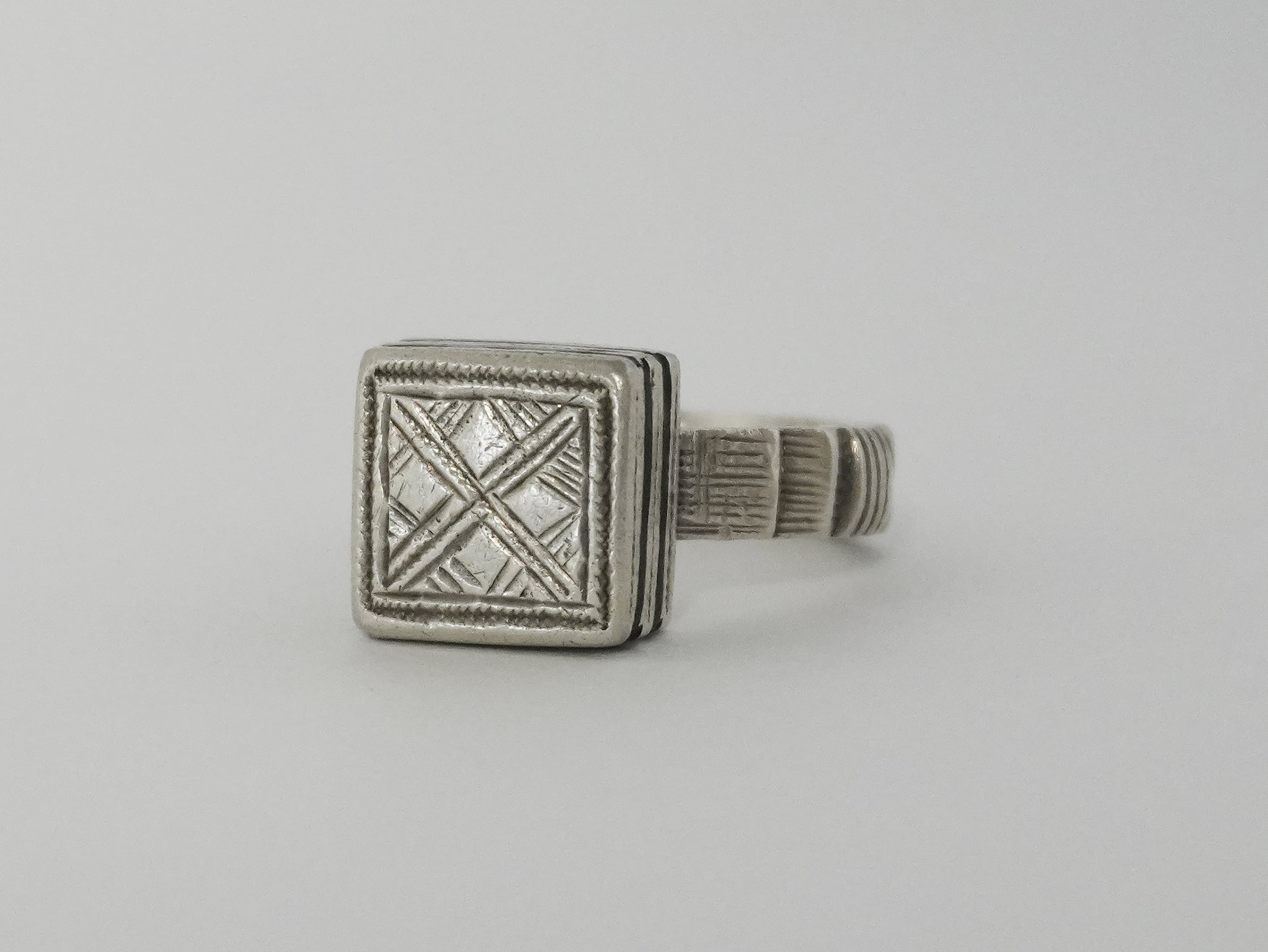 モロッコ 護符シルバーリング (ベルベル族)