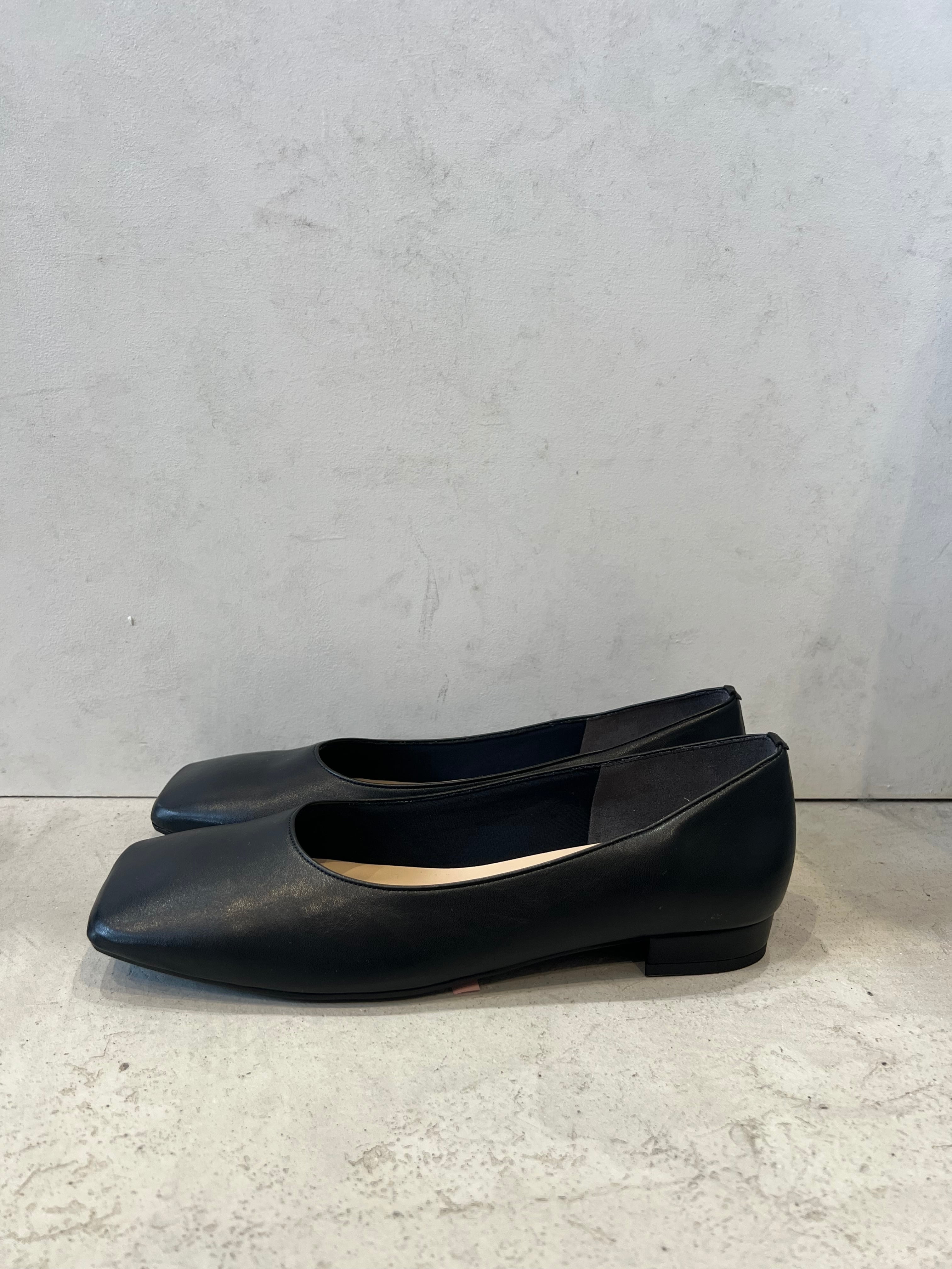 【libero】スクエアトゥ3㎝ヒールパンプス